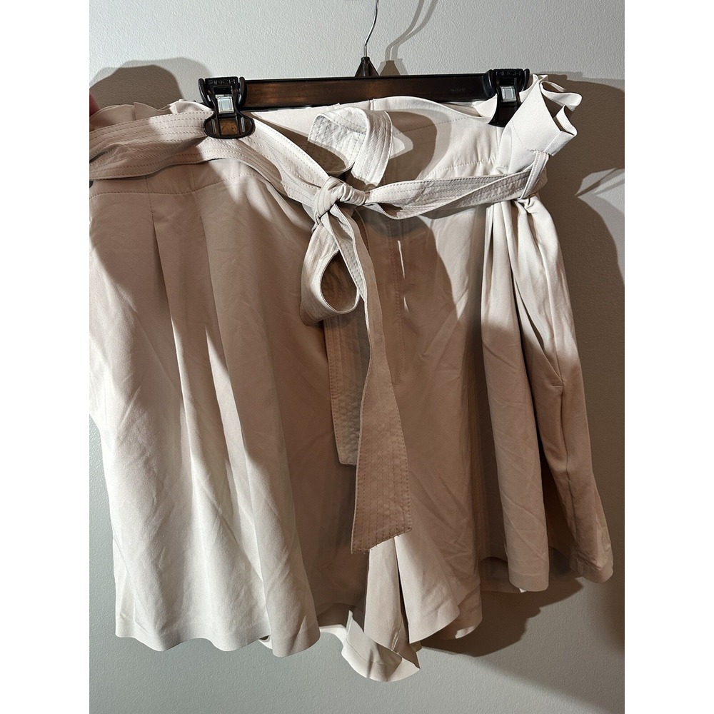 Athleta Women's Skyline Short II Paperbag Beige 530641 size 26‎